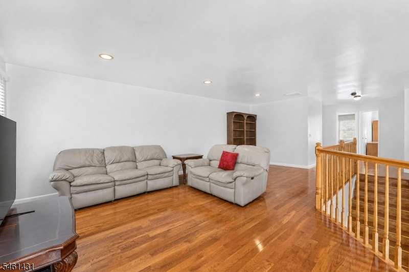 27 La Costa Drive Clinton NJ 08801
