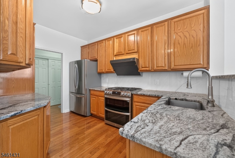 27 La Costa Drive Clinton NJ 08801