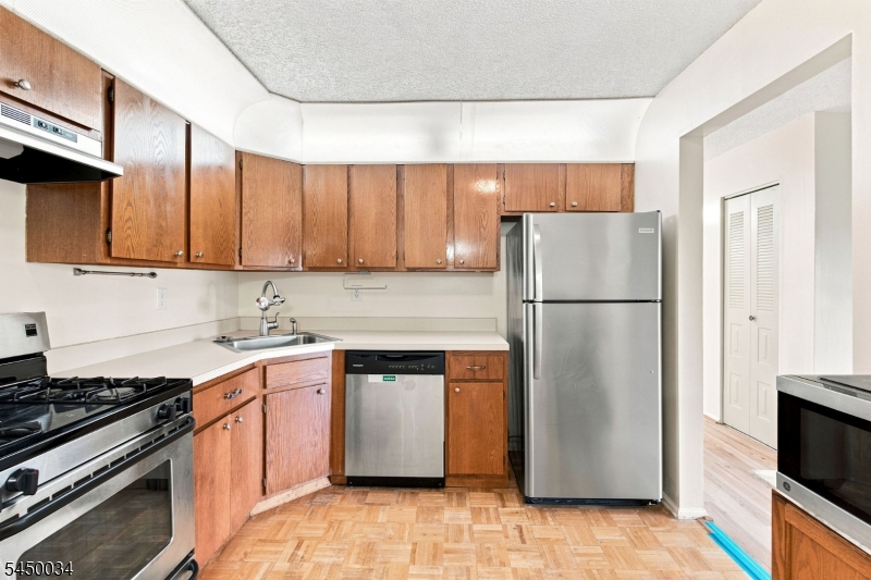 407 Lancaster Court Piscataway NJ 08854