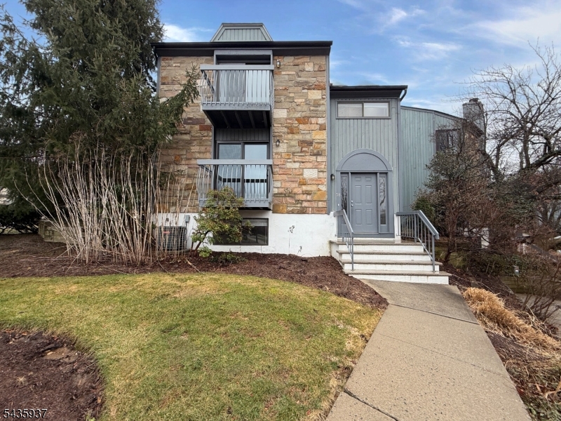 58 Kensington Court Washington NJ 07840