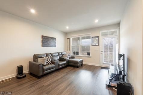 18 Sparrowhawk Street Washington NJ 07882