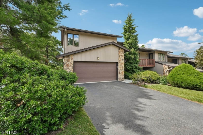 19 Cedarwood Woodland Park NJ 07424