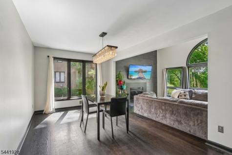 19 Cedarwood Woodland Park NJ 07424
