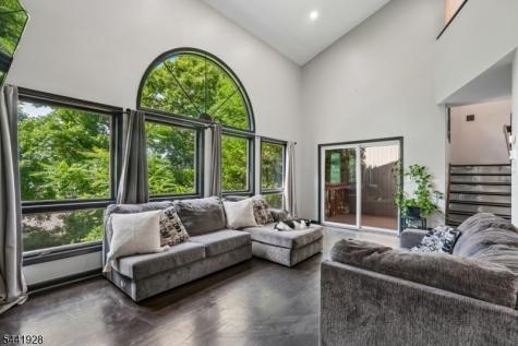 19 Cedarwood Woodland Park NJ 07424