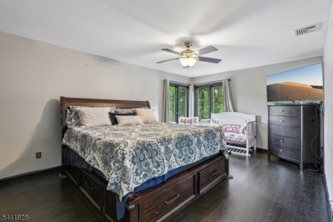 19 Cedarwood Woodland Park NJ 07424