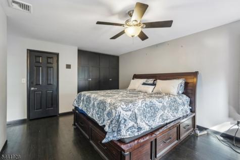 19 Cedarwood Woodland Park NJ 07424