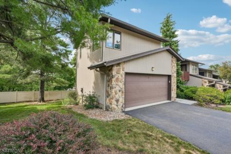 19 Cedarwood Woodland Park NJ 07424