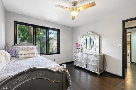 19 Cedarwood Woodland Park NJ 07424