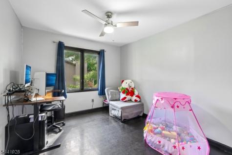 19 Cedarwood Woodland Park NJ 07424