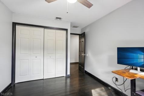 19 Cedarwood Woodland Park NJ 07424