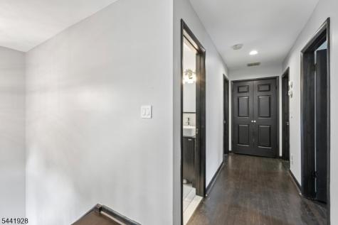 19 Cedarwood Woodland Park NJ 07424