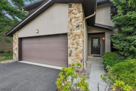 19 Cedarwood Woodland Park NJ 07424