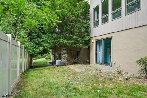 19 Cedarwood Woodland Park NJ 07424