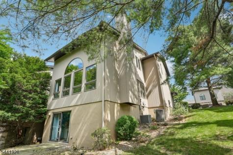 19 Cedarwood Woodland Park NJ 07424