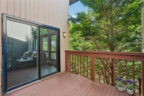 19 Cedarwood Woodland Park NJ 07424