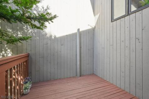 19 Cedarwood Woodland Park NJ 07424