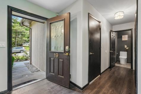 19 Cedarwood Woodland Park NJ 07424