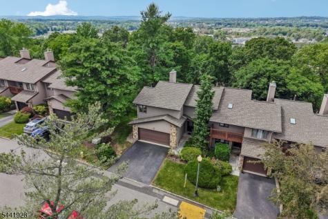 19 Cedarwood Woodland Park NJ 07424
