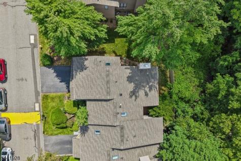 19 Cedarwood Woodland Park NJ 07424