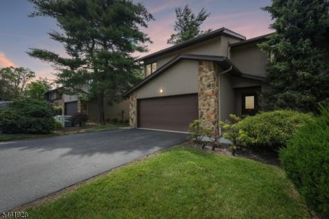 19 Cedarwood Woodland Park NJ 07424
