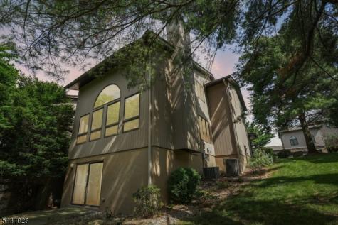 19 Cedarwood Woodland Park NJ 07424
