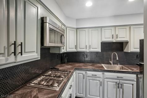 19 Cedarwood Woodland Park NJ 07424