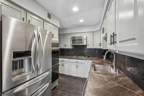 19 Cedarwood Woodland Park NJ 07424