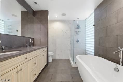 1008 Hudson Park Edgewater NJ 07020