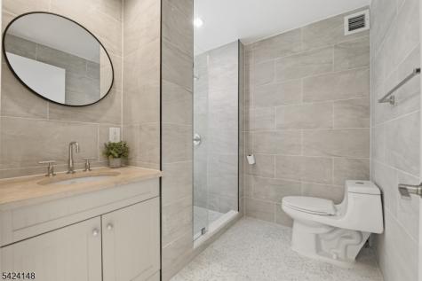 1008 Hudson Park Edgewater NJ 07020