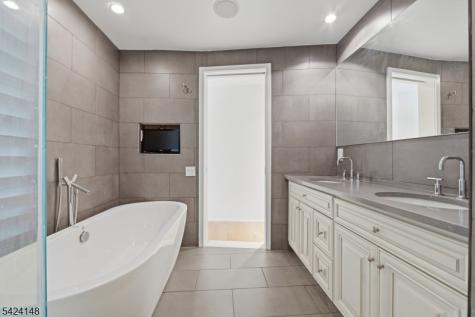 1008 Hudson Park Edgewater NJ 07020
