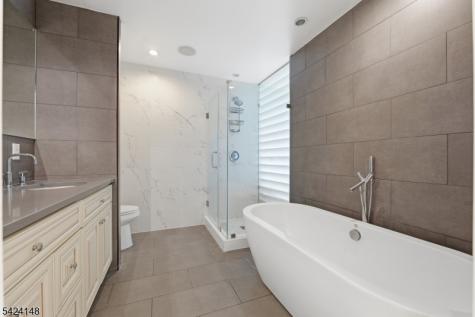 1008 Hudson Park Edgewater NJ 07020