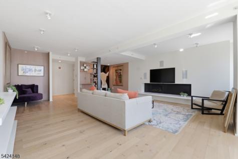1008 Hudson Park Edgewater NJ 07020