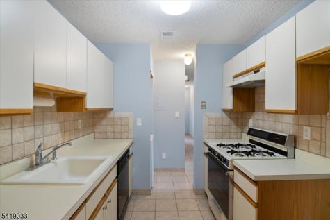 80 Garden Court Roxbury NJ 07876