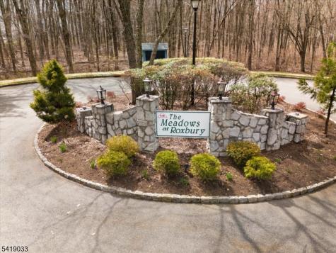 80 Garden Court Roxbury NJ 07876