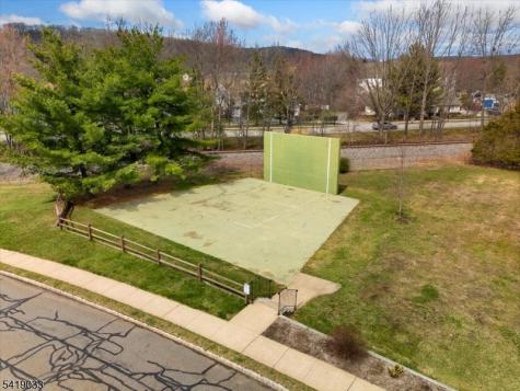 80 Garden Court Roxbury NJ 07876