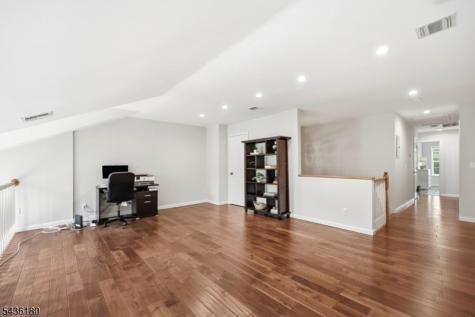 281 Riverwalk Way Clifton NJ 07014