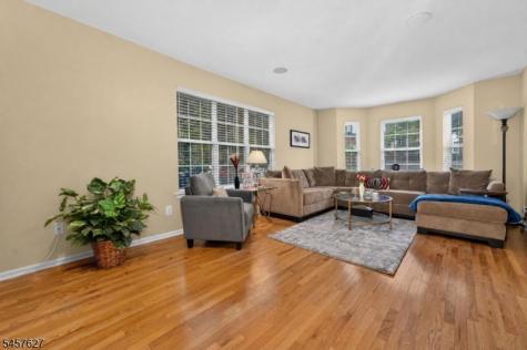 2 Shackamaxon Terrace Clinton NJ 08801