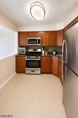 6 Mount Vernon Square Verona NJ 07044