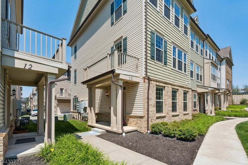 10 Cortland Court Livingston NJ 07039