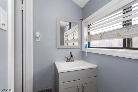 40 Bennington Square Washington NJ 07840