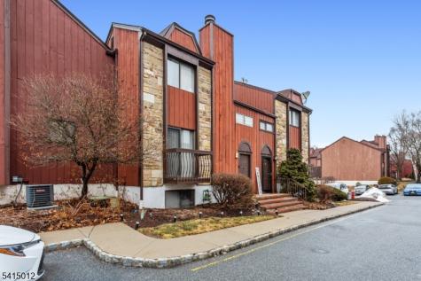 40 Bennington Square Washington NJ 07840