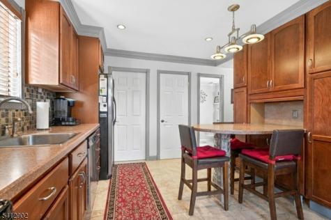 9 Kingsberry Drive Franklin NJ 08873