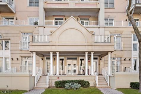 207 Shearwater Court West Jersey City NJ 07305