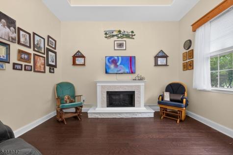 418 Edward Street Lopatcong NJ 08865
