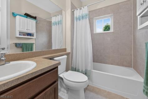 418 Edward Street Lopatcong NJ 08865