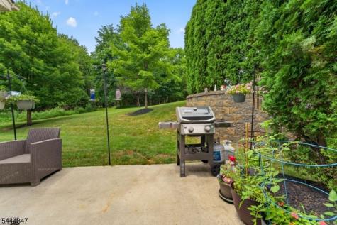 418 Edward Street Lopatcong NJ 08865