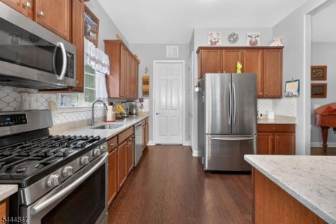 418 Edward Street Lopatcong NJ 08865