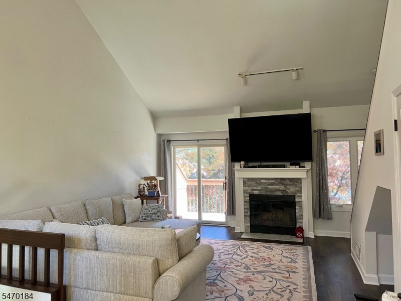 18 Pine Hollow Court Jefferson NJ 07438