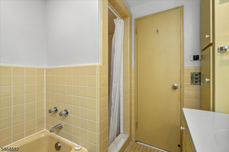 585 Trinity Place Westfield NJ 07090
