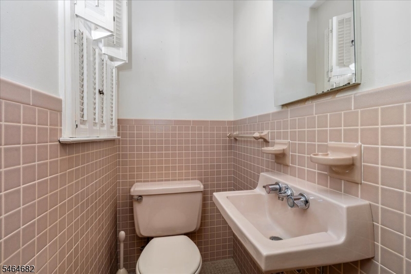 585 Trinity Place Westfield NJ 07090